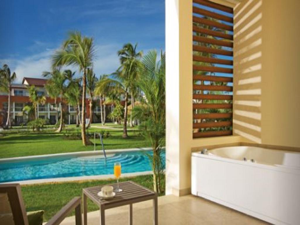 Breathless Punta Cana Resort & Spa (Adults Only) Exteriér fotografie A swim-out room at the Hard Rock Hotel