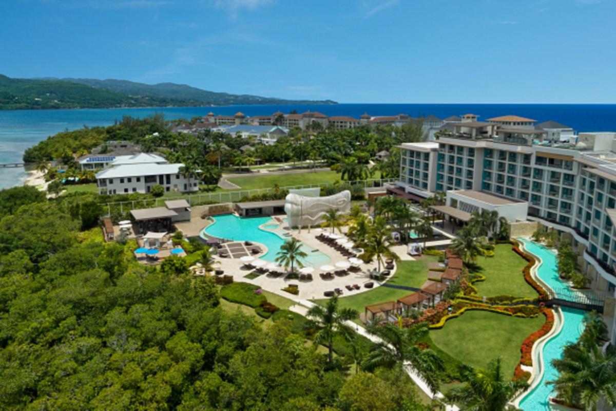 Breathless Punta Cana Resort & Spa (Adults Only) Exteriér fotografie Aerial view of Sandals South Coast