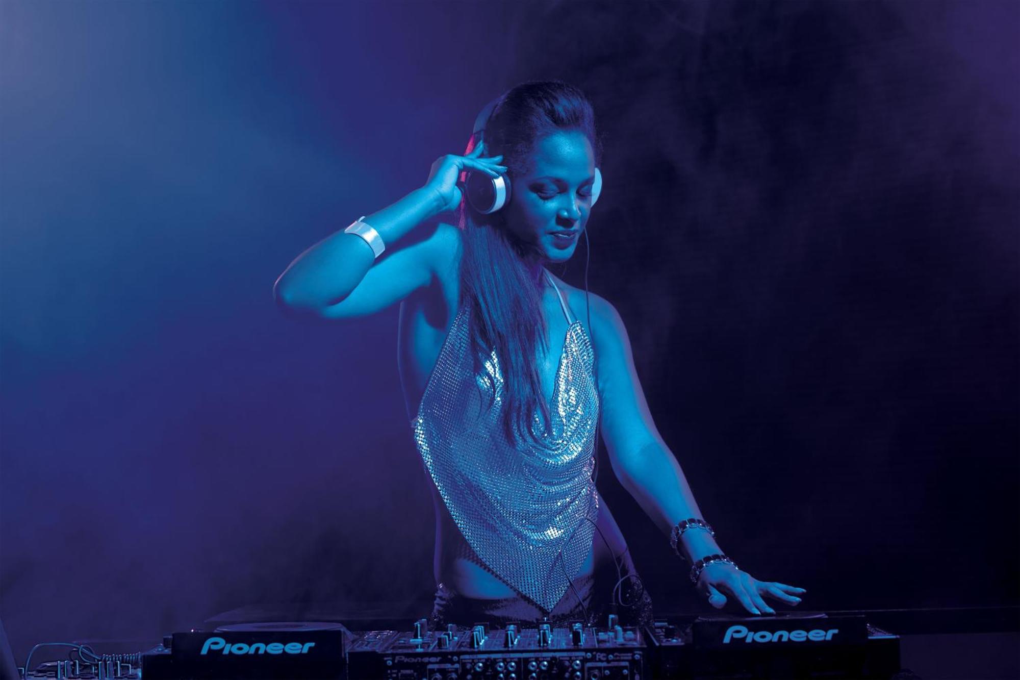 Breathless Punta Cana Resort & Spa (Adults Only) Exteriér fotografie DJ performing at a nightclub