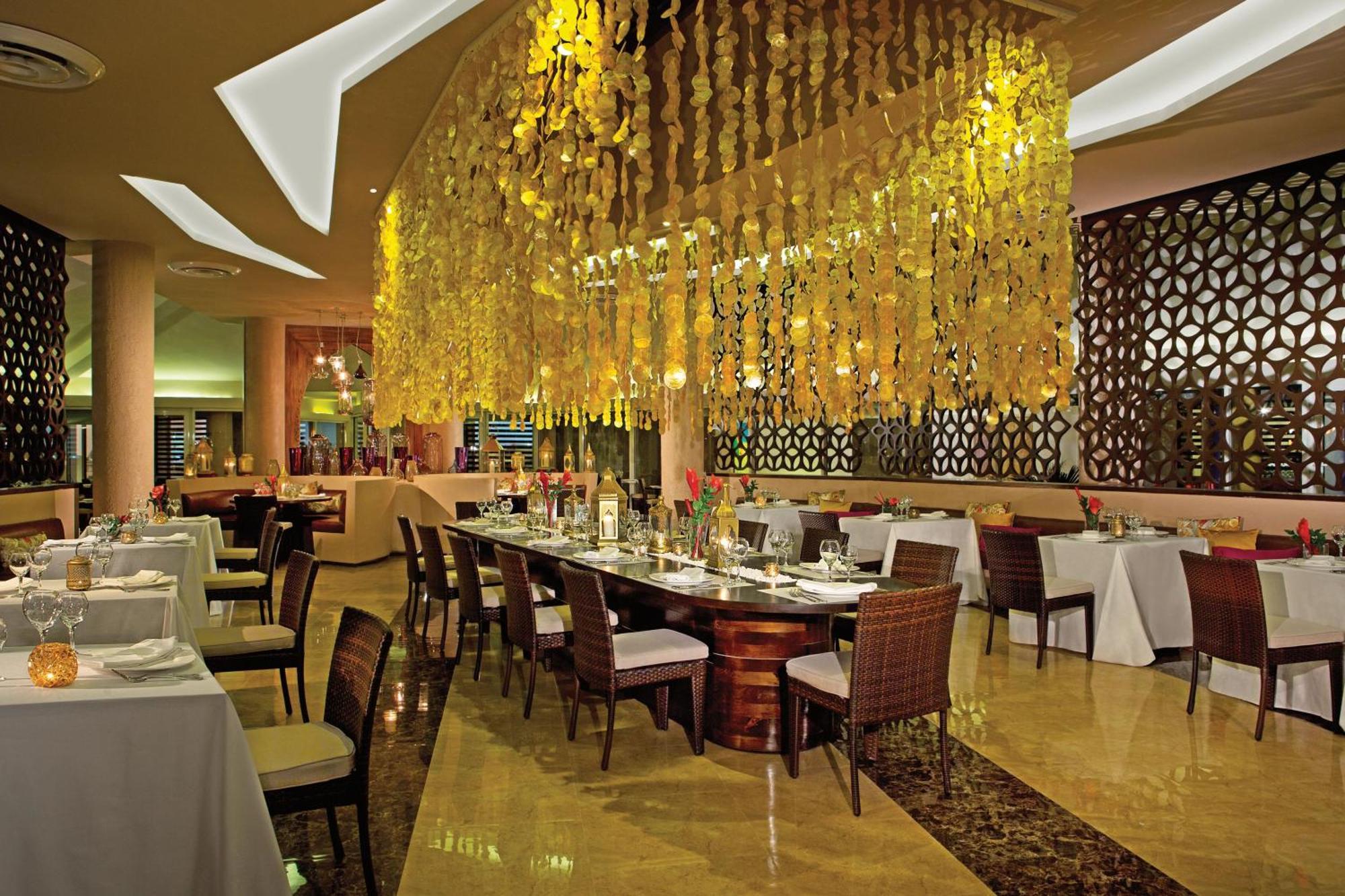Breathless Punta Cana Resort & Spa (Adults Only) Exteriér fotografie The restaurant at the Taj Mahal Palace